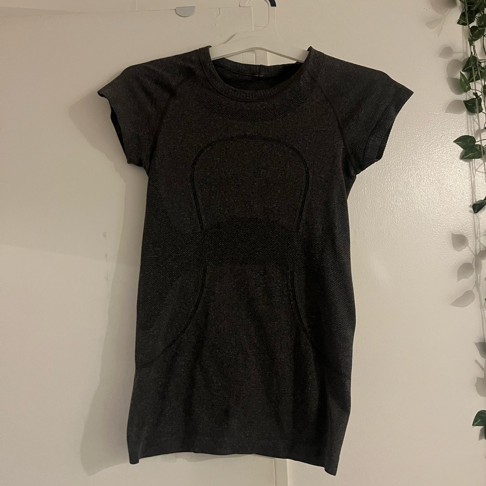 Lululemon size 4 swiftly tech